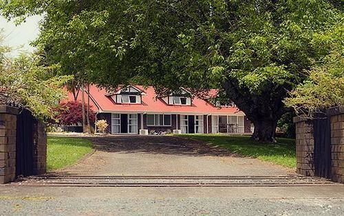 Redwood Lodge Bed And Breakfast Otorohanga Exterior photo